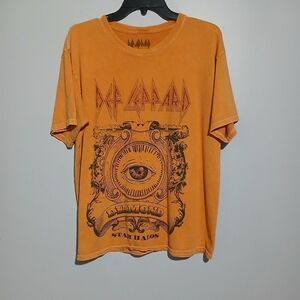 Def Leppard Light Orange T-shirt. Size Large.